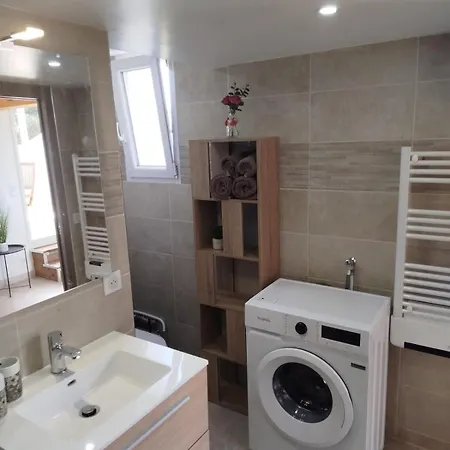 Cozy, Bright, Air-conditioned 2-room With Mezzanine & Terrace Appartement Fréjus