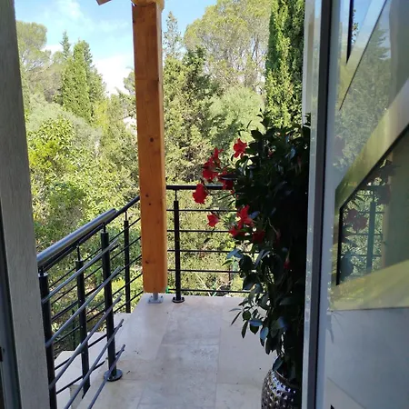 דירה Cozy, Bright, Air-conditioned 2-room With Mezzanine & Terrace